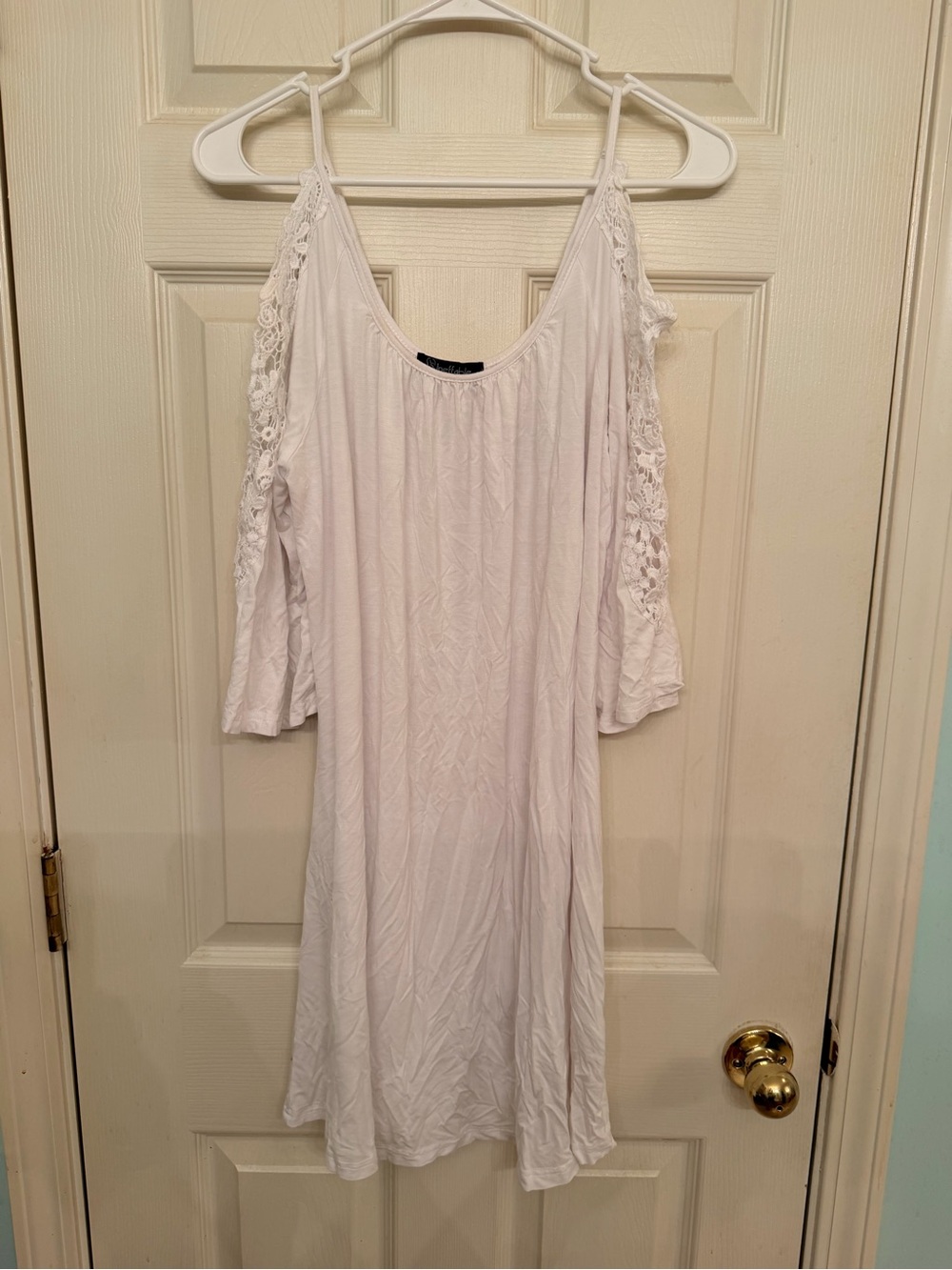 Ineffable White Cold-Shoulder Lace Sleeve Dress